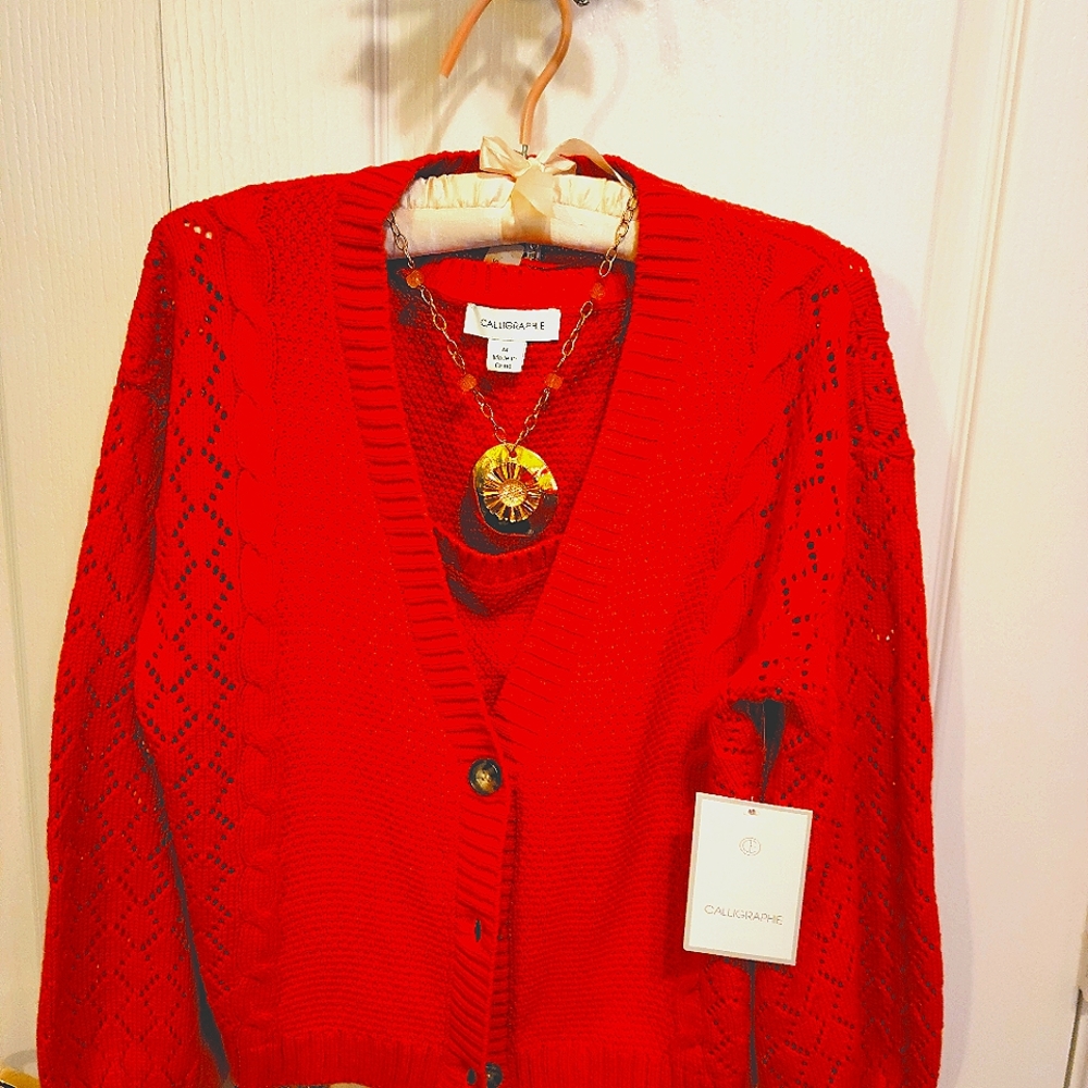 Two-piece sweater set, coral square neck, crop waist.